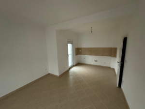 Bright, modern space in Ulcinj with tiled floor, pristine walls, backsplash, and glass door—ideal property at montenegro-listings.me by ekosphere doo.