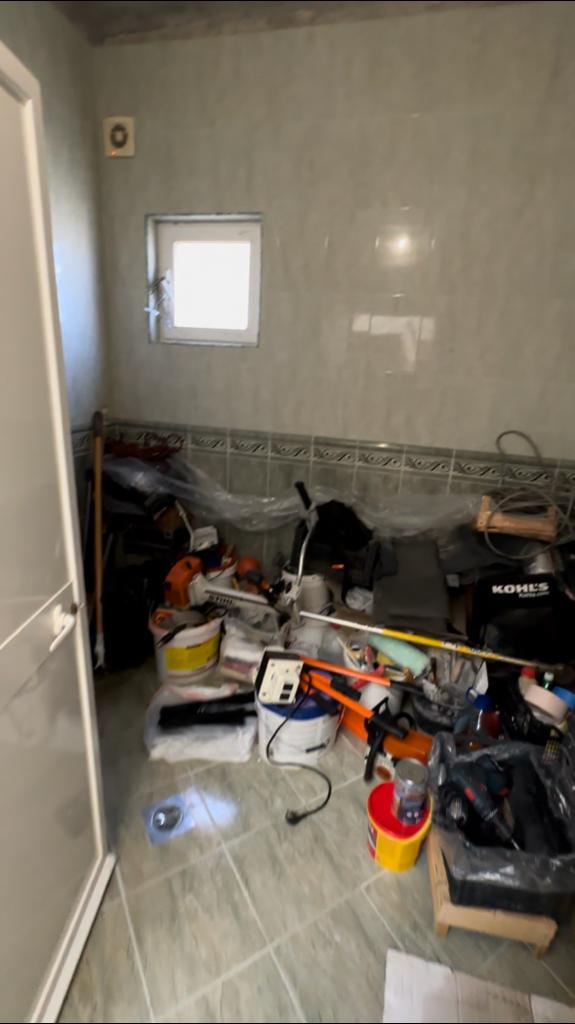 Secure a versatile, tiled storage room with window in Ulcinj&mdash;ideal for investors. Listed on montenegro-listings.me, by ekosphere doo.