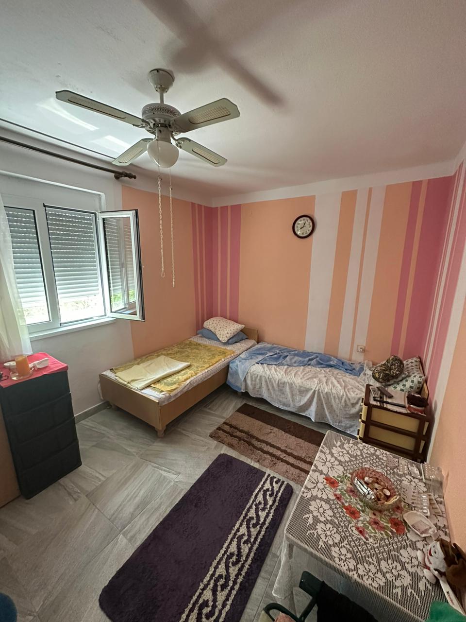 Charming Ulcinj bedroom: 2 single beds, ceiling fan, bright window, ideal for investment. Listed on montenegro-listings.me by Ekosphere DOO.
