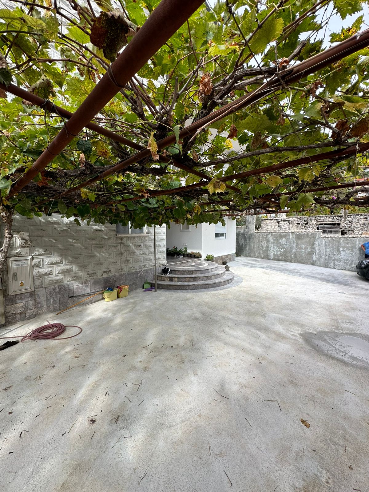Discover your ideal Ulcinj, Montenegro investment: paved courtyard, grapevine trellis, gardens&mdash;exclusive from montenegro-listings.me by Ekosphere Doo.