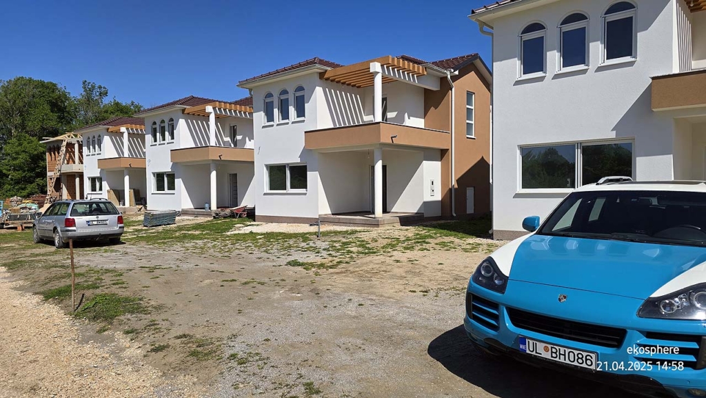 Entdecken Sie erstklassige Ulcinj-Immobilien: moderne zweist&ouml;ckige Villen, malerische Ausblicke, bereit f&uuml;r Investitionen. Montenegro-listings.me von ekosphere doo.