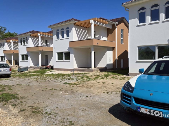 Discover prime Ulcinj real estate: modern two-story villas, scenic views, ready for investment. Montenegro-listings.me by ekosphere doo.