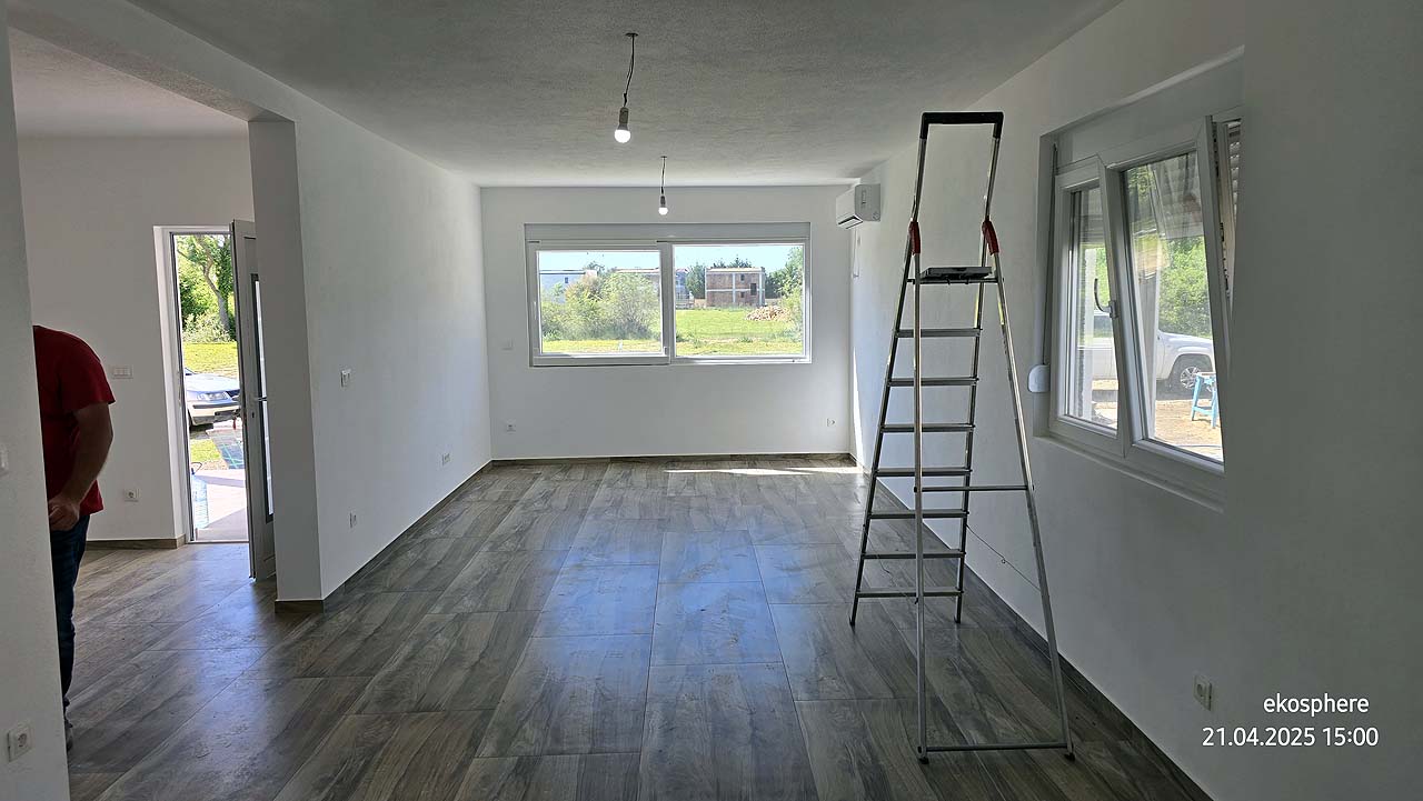 Bright, spacious room in Ulcinj with tiled floors and large windows&mdash;ideal Montenegro investment via montenegro-listings.me by Ekosphere.