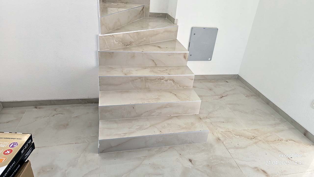 Elegant marble staircase with six steps in Ulcinj, Montenegro&mdash;ideal property investment on montenegro-listings.me by ekosphere doo.