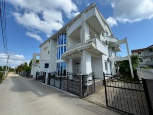 Modern 3-floor white property with blue-tinted windows, balconies, secure fence in Ulcinj—exclusive on montenegro-listings.me by Ekosphere doo.