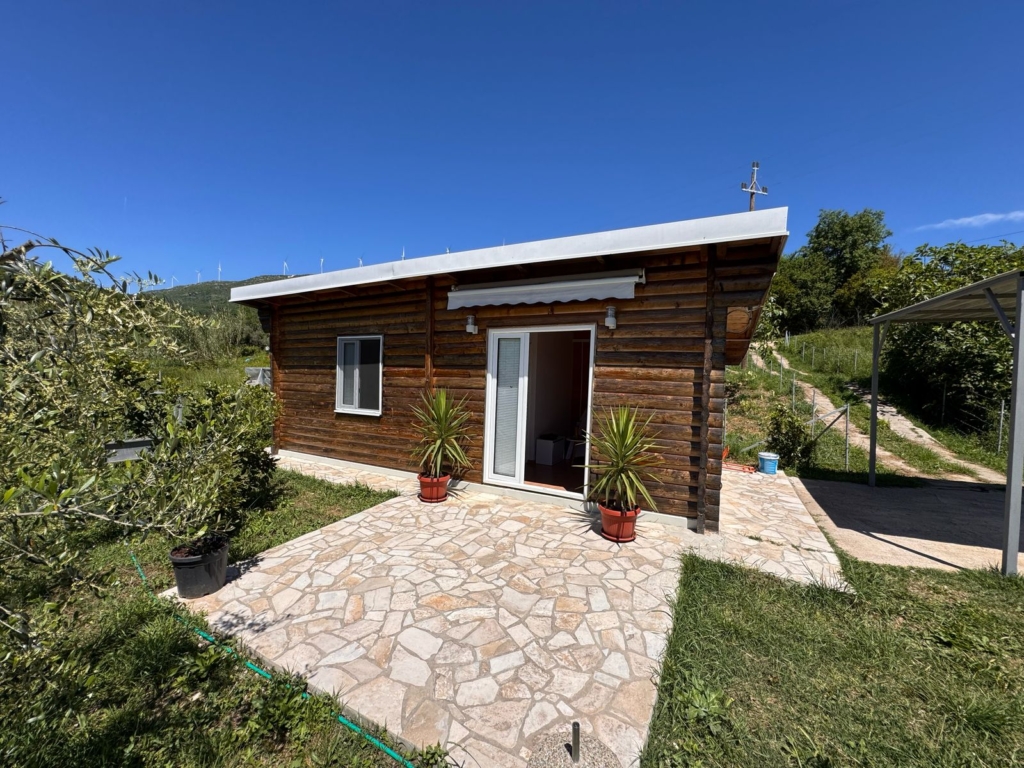Discover your ideal Ulcinj getaway: a cozy wooden house amid lush greenery, offered by ekosphere doo on montenegro-listings.me.
