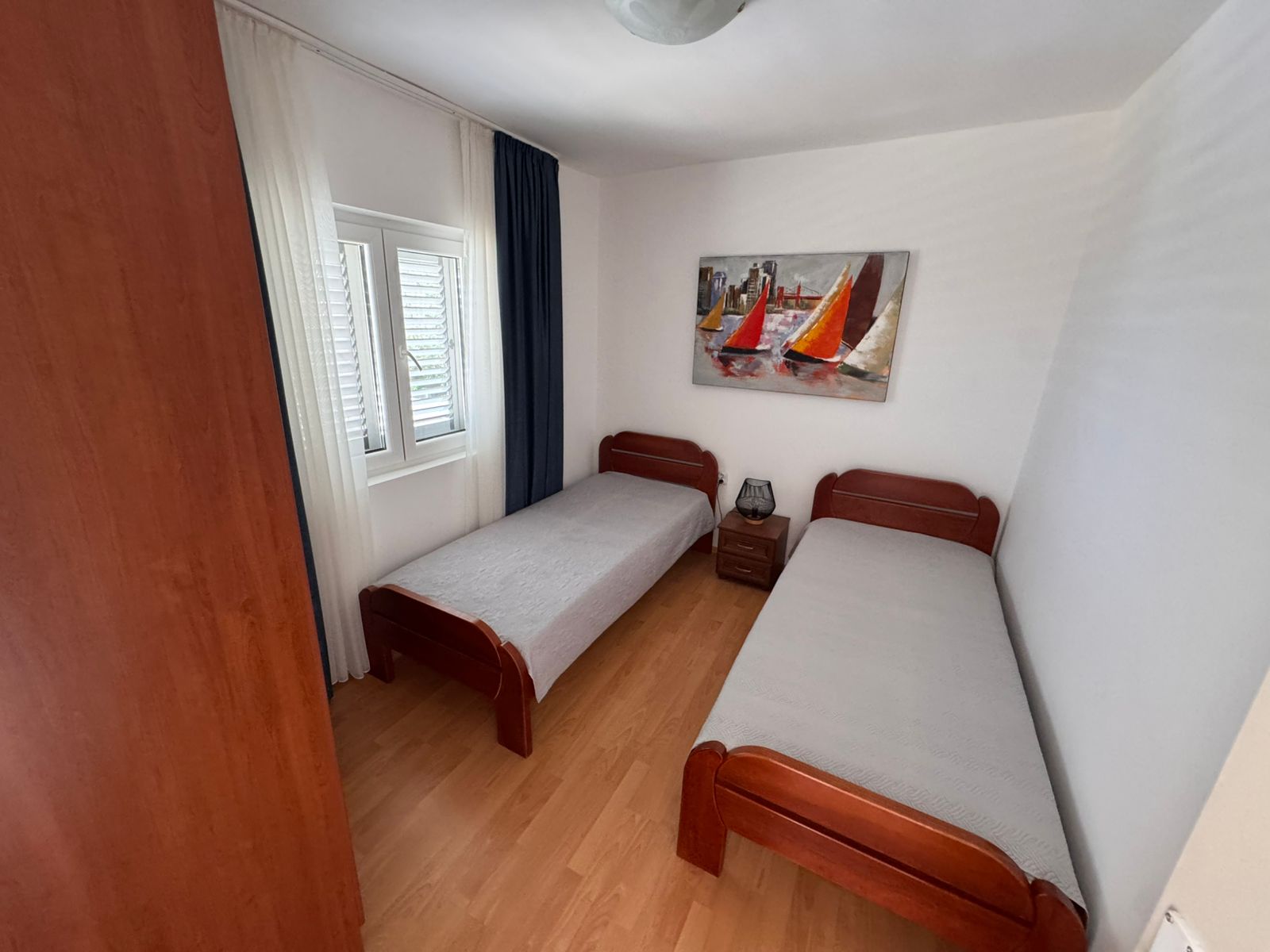 Charming Ulcinj bedroom: two single beds, modern decor, ideal investment. Listed on montenegro-listings.me by ekosphere doo.