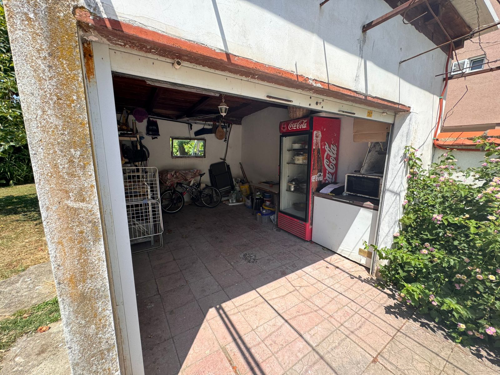 Spacious Ulcinj garage with dual doors, tiled patio, unique amenities&mdash;exclusive property on montenegro-listings.me by ekosphere doo.