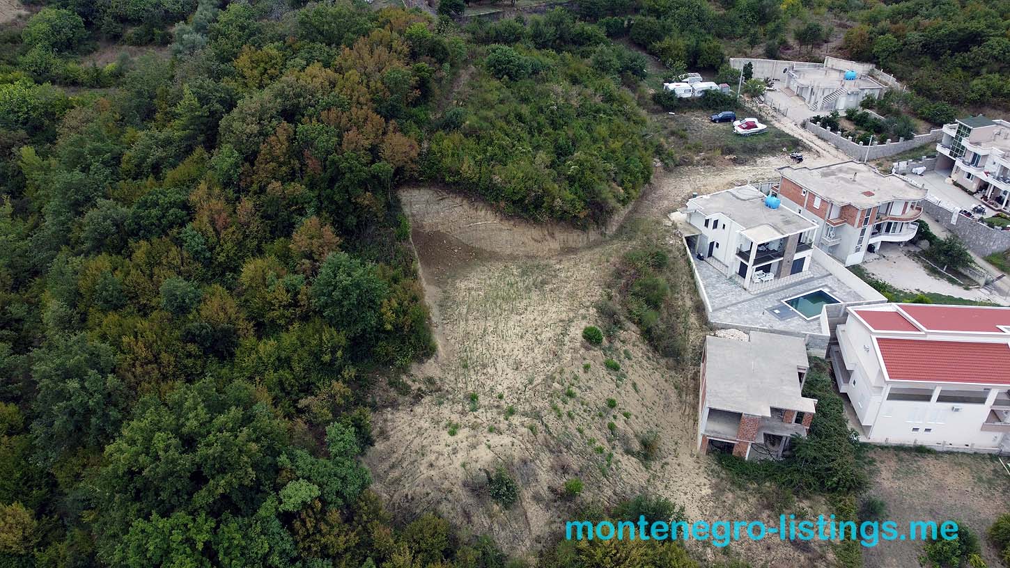 Aerial view of Ulcinj Montenegro real estate: hillside plots near luxury homes with pools, ideal for investment. montenegro-listings.me by ekosphere doo.