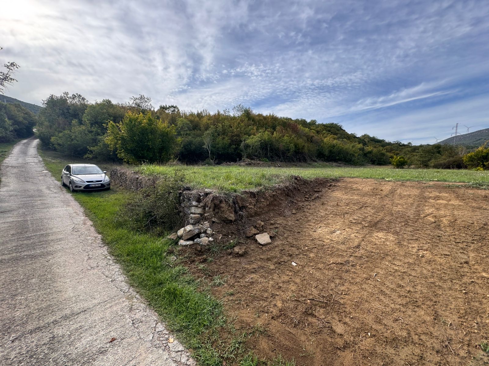 Investment opportunity in Ulcinj: Access via paved road, scenic hills, utilities nearby; exclusive on montenegro-listings.me by ekosphere doo.
