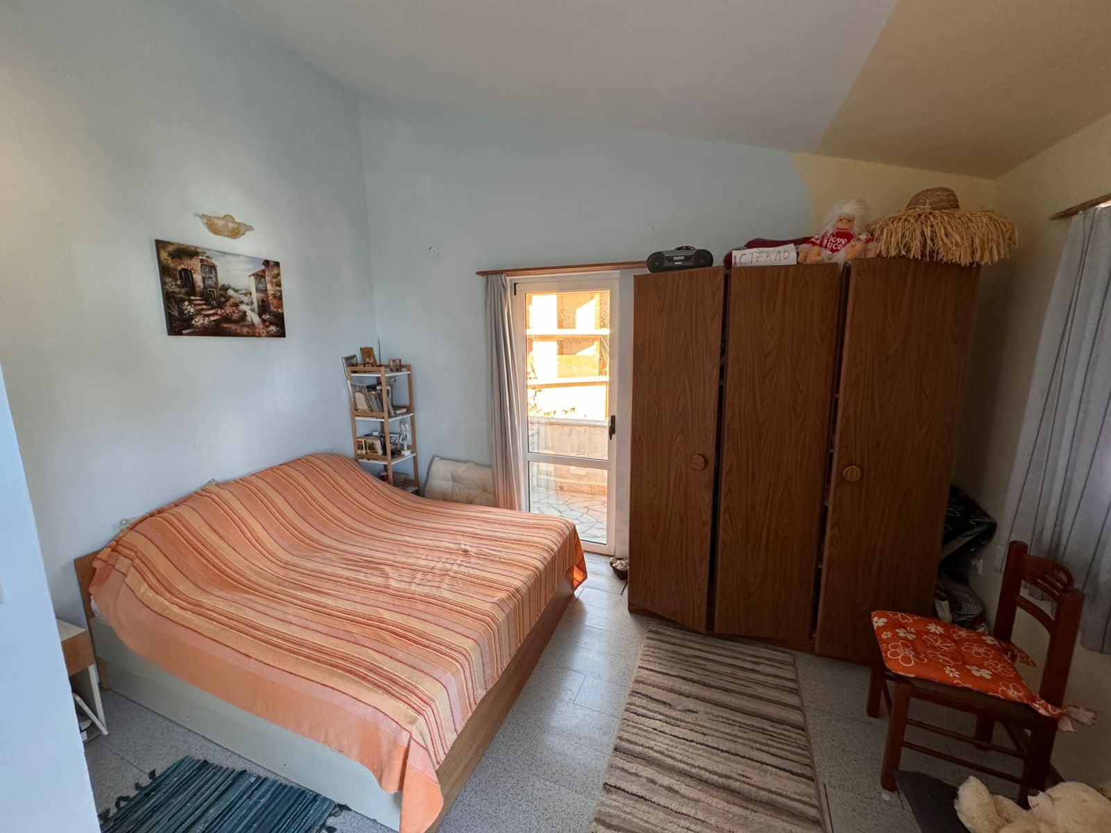 Bright, tidy Ulcinj bedroom with balcony access, modern furnishings; ideal investment via montenegro-listings.me by ekosphere doo.