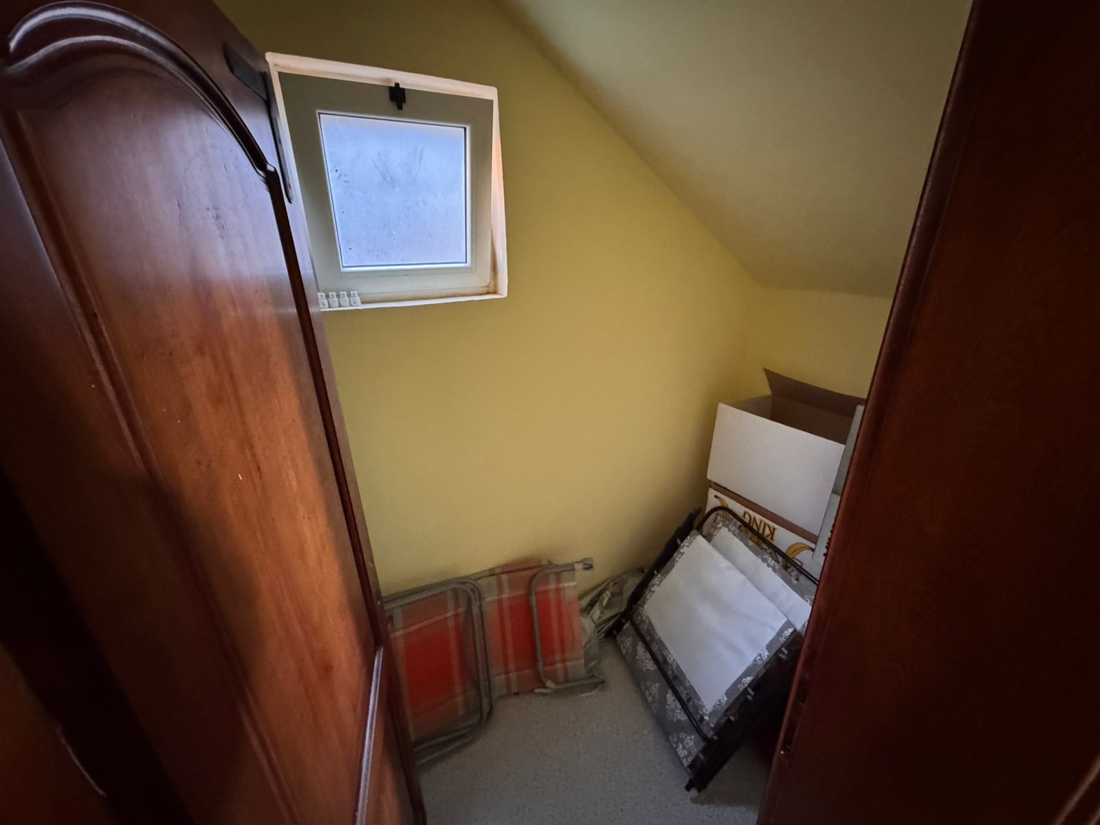 Bright, cozy room with yellow walls, open window, and ample storage potential&mdash;ideal Ulcinj investment via montenegro-listings.me by ekosphere doo.