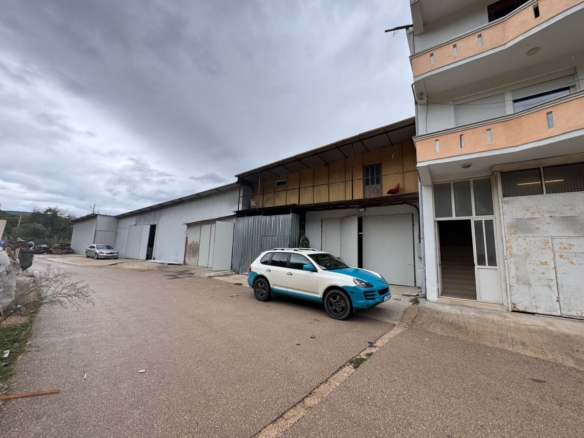 Attractive Ulcinj property: quiet street, modern building with beige balcony, easy parking. Ideal investment via montenegro-listings.me.