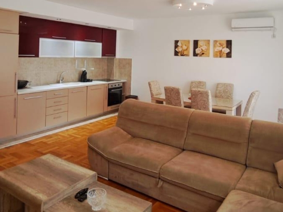 Stunning Ulcinj apartment: open-plan living, modern kitchen, AC, stylish dining—prime Montenegro property. On montenegro-listings.me by ekosphere doo.