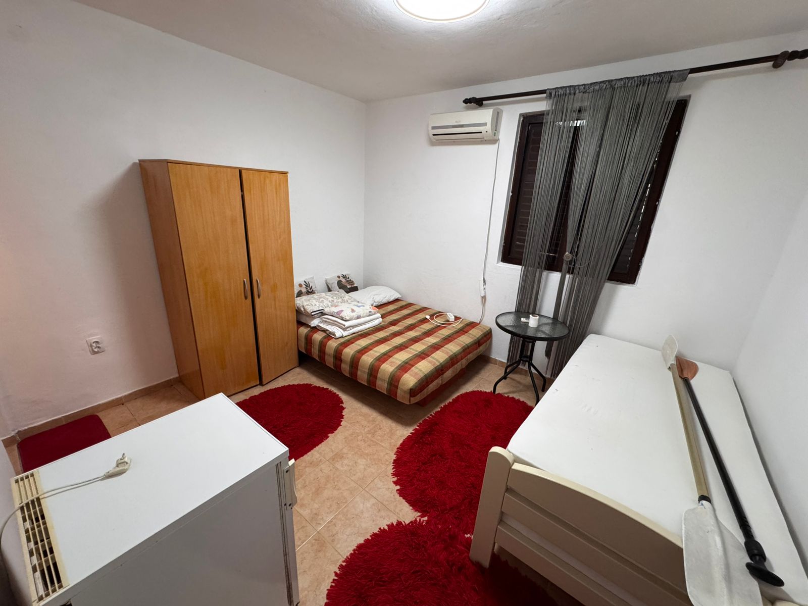 Charming Ulcinj bedroom with AC, daybed, glass table, wardrobe—ideal investment! Exclusive on montenegro-listings.me by ekosphere doo.