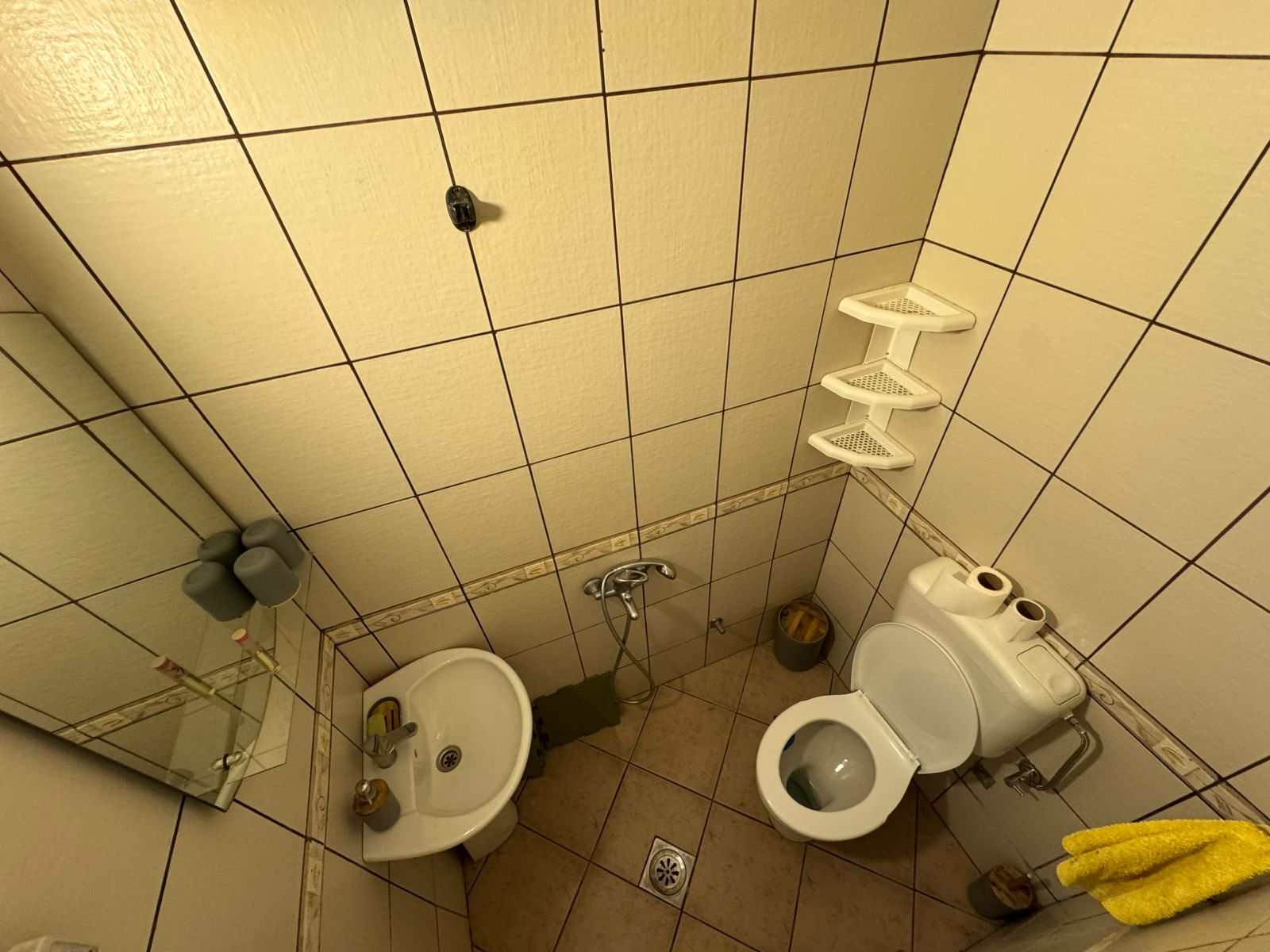 Modern tiled bathroom in Ulcinj, Montenegro with toilet, bidet, quality fixtures. Invest via montenegro-listings.me by ekosphere doo.