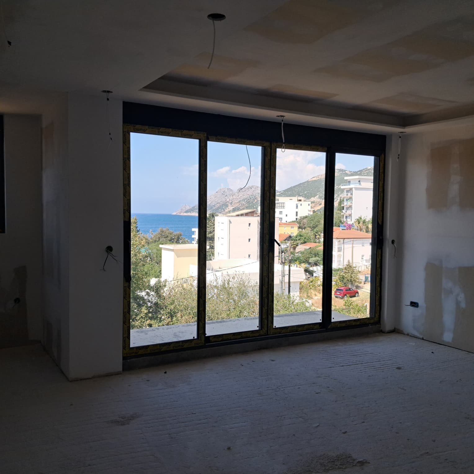 Spacious unfinished room with panoramic floor-to-ceiling windows, stunning sea and mountain views in Ulcinj. Exclusive at montenegro-listings.me by ekosphere doo.