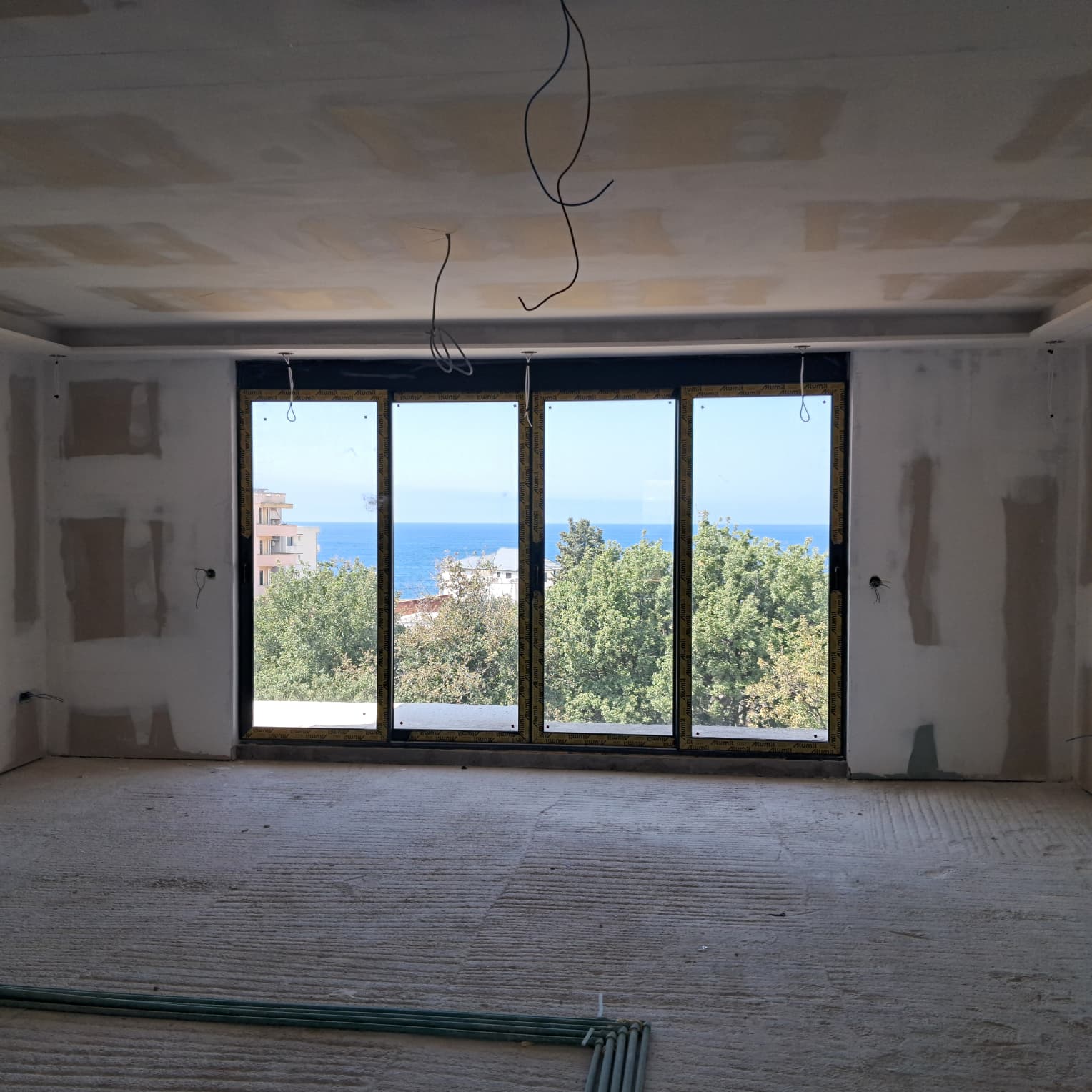Investment opportunity in Ulcinj: unfinished room with panoramic floor-to-ceiling windows, sea views; exclusive at montenegro-listings.me.