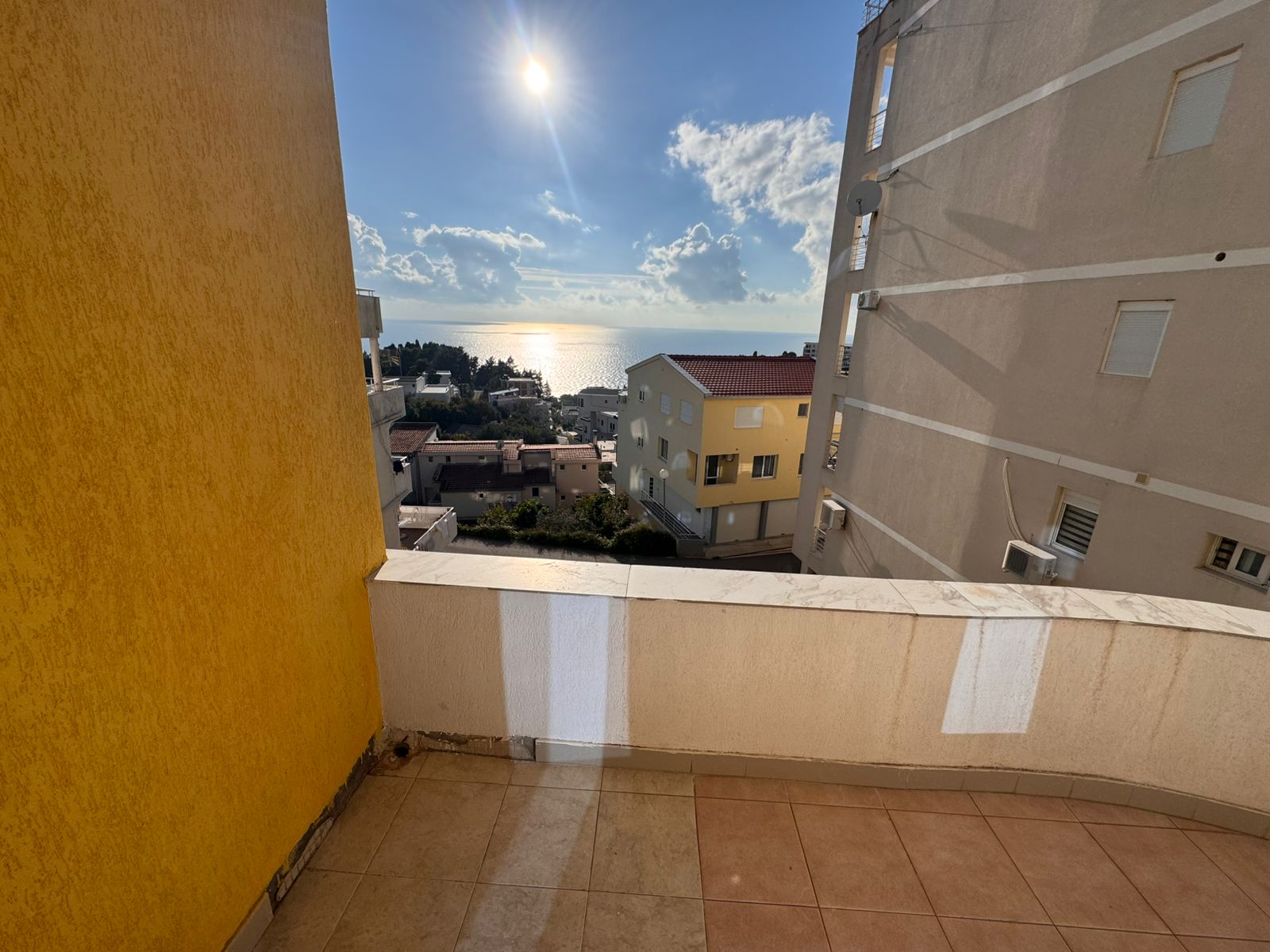 Modern tiled balcony with sea view in Ulcinj, Montenegro&mdash;perfect investment. Listed on montenegro-listings.me by ekosphere doo.