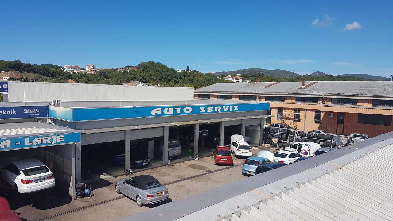 Premium auto service garage in Ulcinj, ideal investment; multiple bays, ample parking, scenic views. Exclusive at montenegro-listings.me.