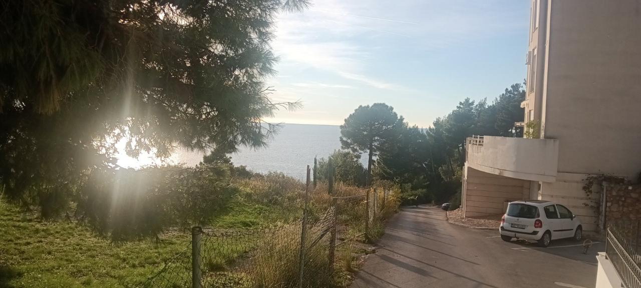 Prime Ulcinj investment: modern multi-story property, sea view, lush greenery, exclusive at montenegro-listings.me by ekosphere doo.