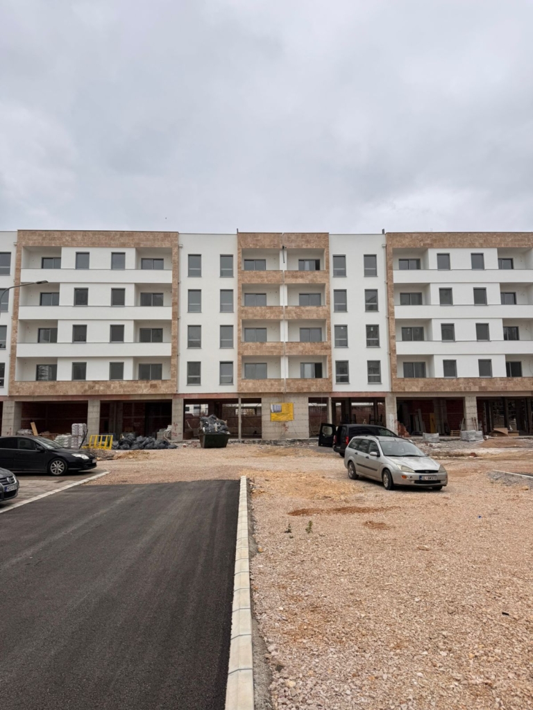 Modern four-story apartment building in Ulcinj, Montenegro under construction. Prime investment! Exclusive at montenegro-listings.me by ekosphere doo.