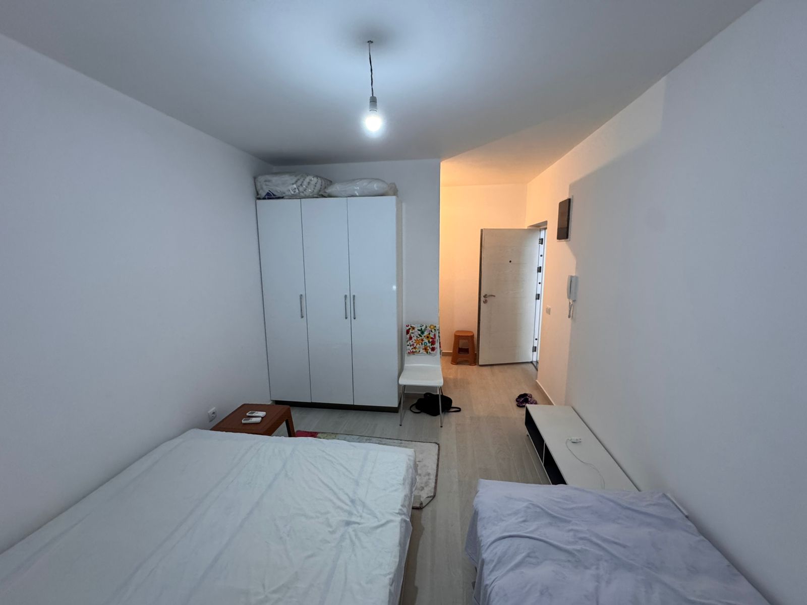 Modern Ulcinj bedroom with two beds, white wardrobe, light d&eacute;cor&mdash;ideal real estate investment via montenegro-listings.me by ekosphere doo.