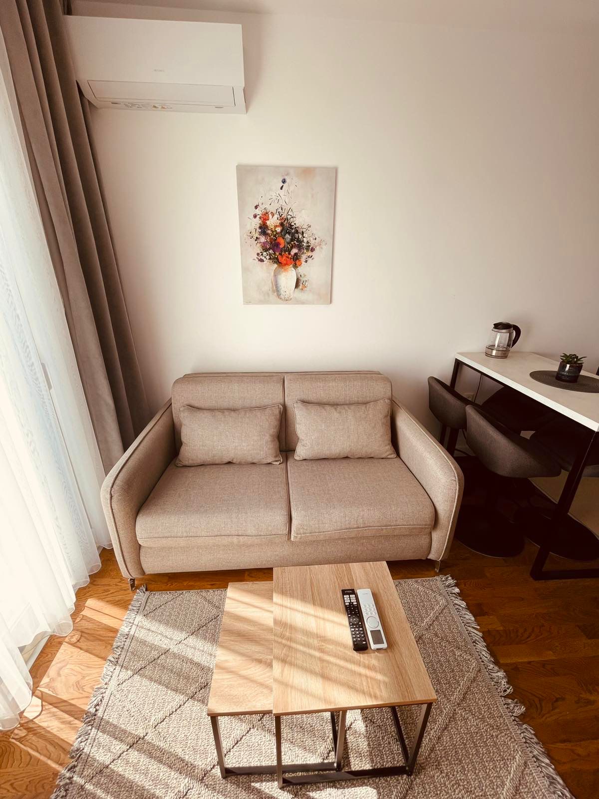 Modern Ulcinj apartment with beige sofa, AC, bright windows, ideal investment—exclusive at montenegro-listings.me by ekosphere doo.