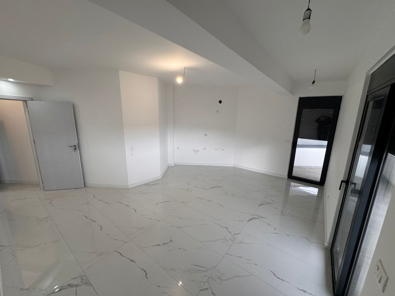 Spacious modern room in Ulcinj, Montenegro with marble flooring, large windows, and top investment potential. montenegro-listings.me by ekosphere doo.