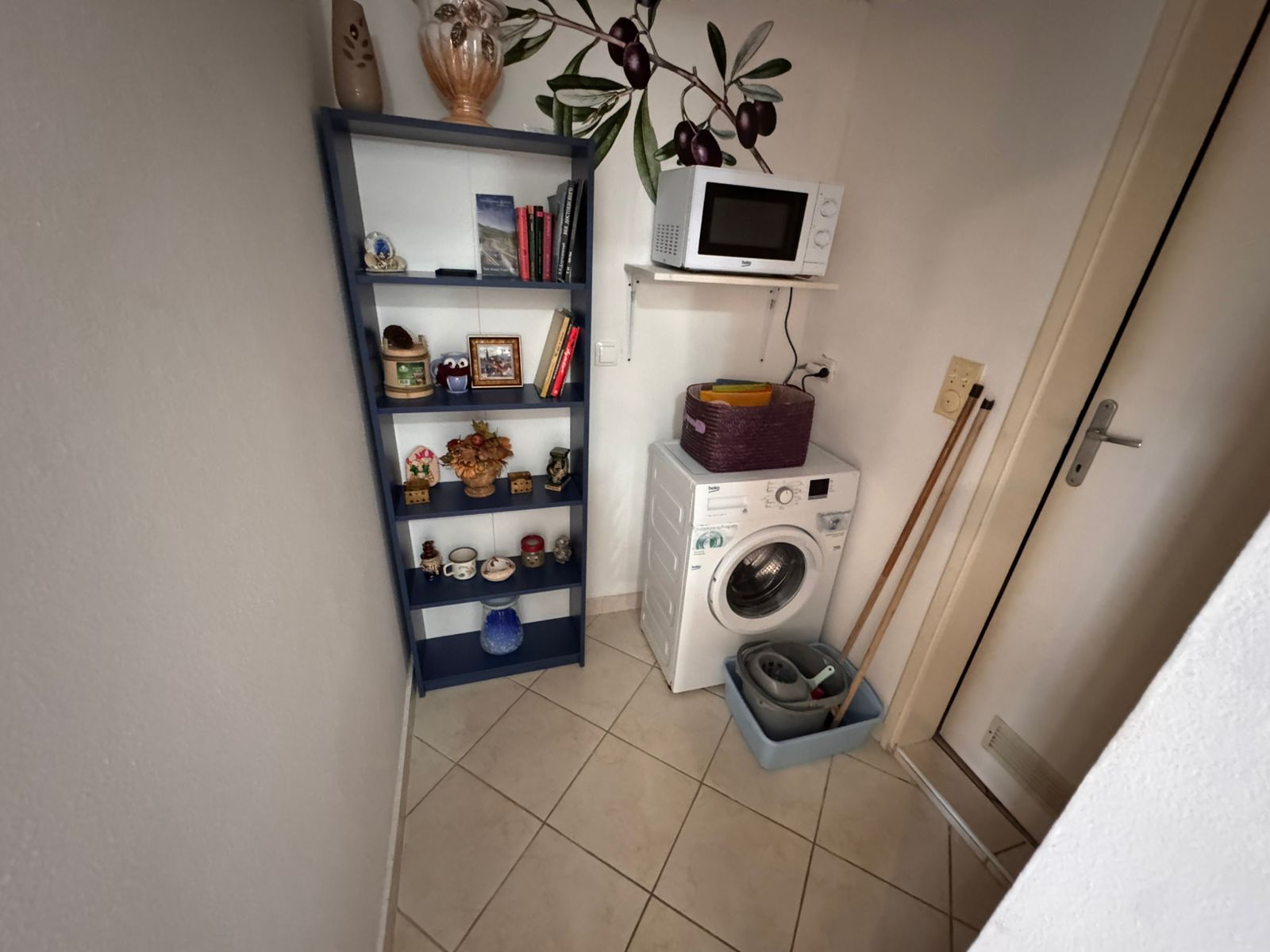Modern utility corner with storage, washing machine, and microwave—ideal for Ulcinj investment. Listed on montenegro-listings.me.